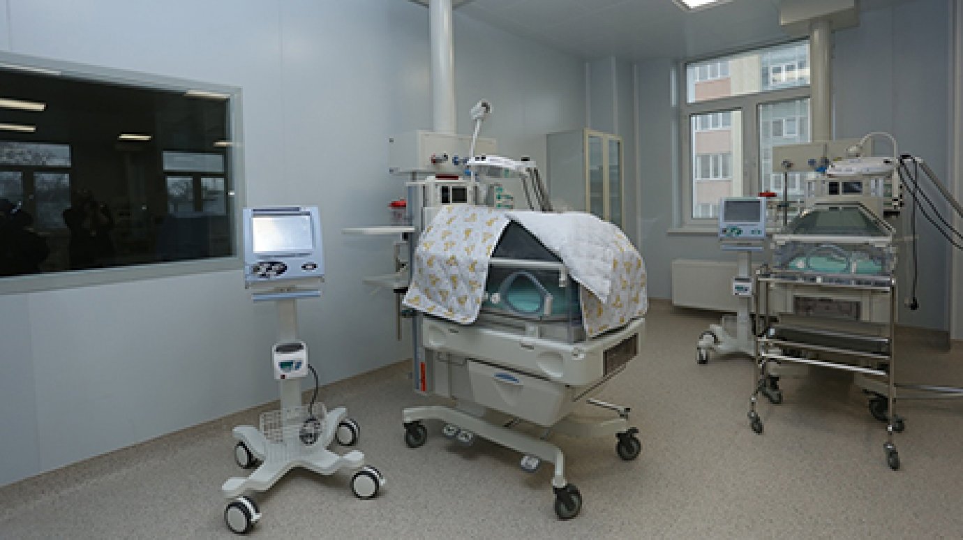 В Пензе врачи-неонатологи выхаживают новорожденных по новой технологии