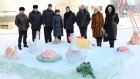 Жители Заречного украшают дворы снежными фигурами