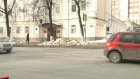 Сугроб на пешеходном переходе на улице Советской мешает пензенцам