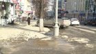 На улице Московской утечка из канализации образовала слой льда