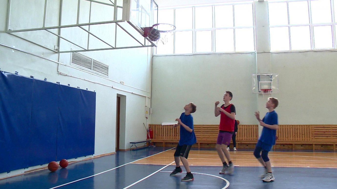 В Пензе проходят состязания по стритболу среди школьников