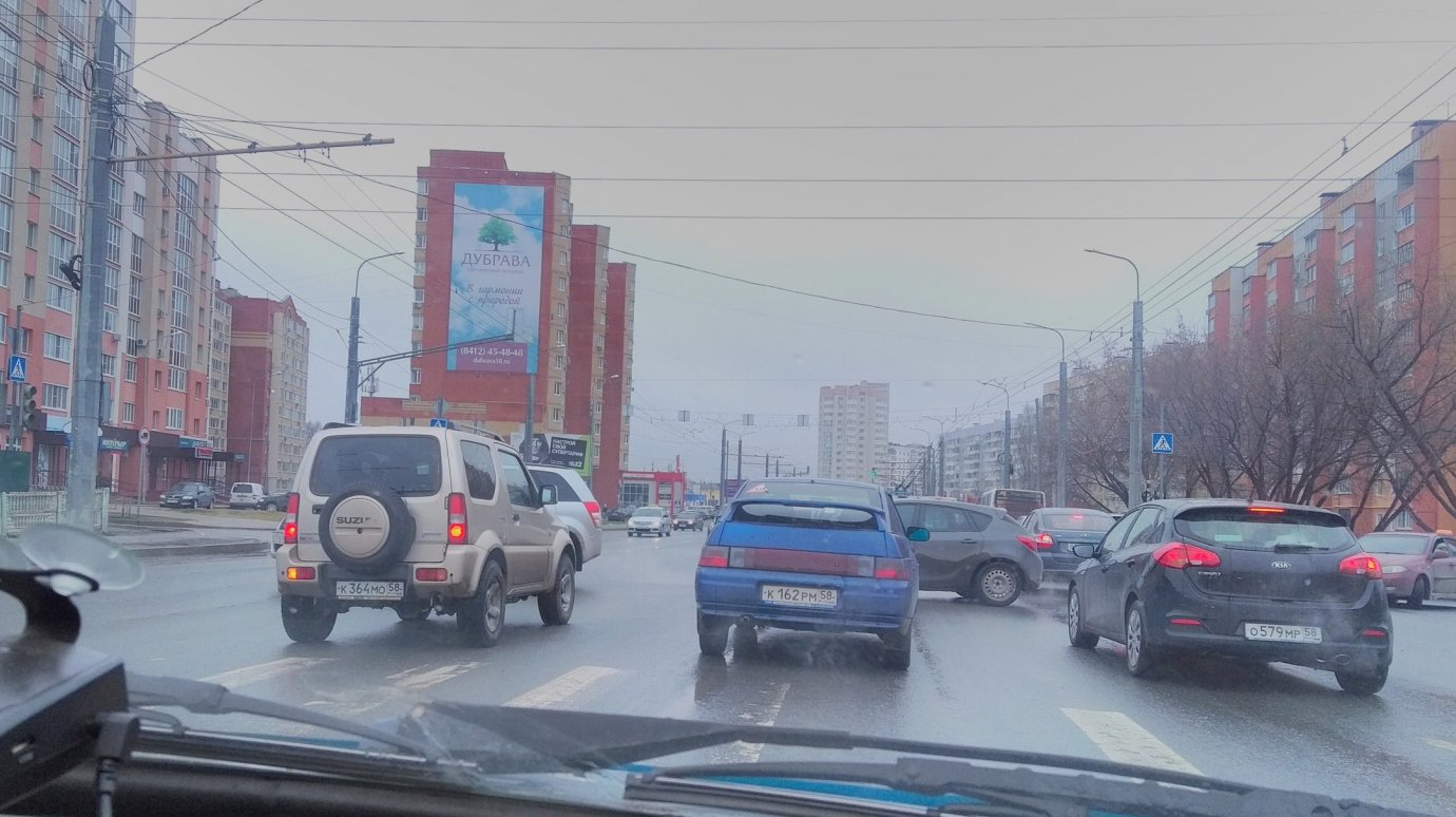 Водители жалуются на неработающий светофор на Терновского/Сухумской