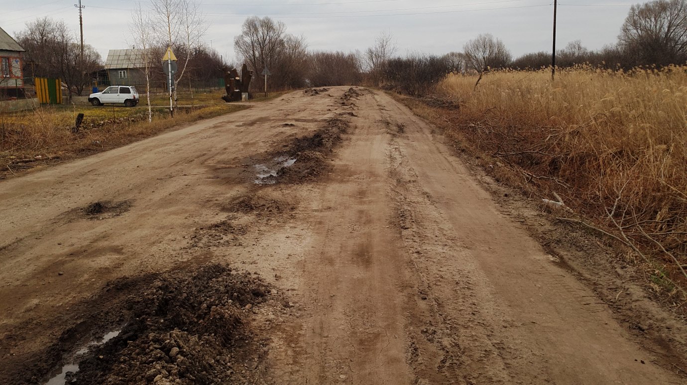 В деревне Кайсаровке несколько лет не ремонтируют главную дорогу