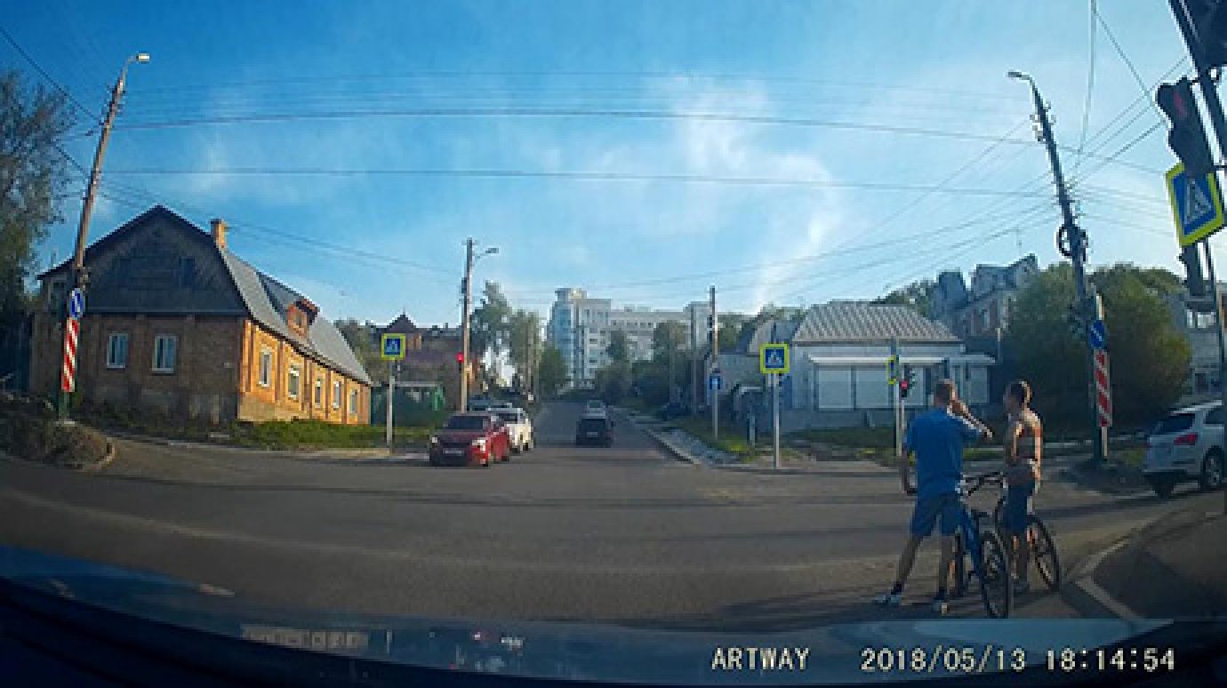 На ул. Красной два водителя не учли знак «Одностороннее движение»