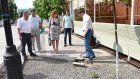 На улице Московской владельцы кафе повредили бордюры и плитку