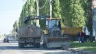 В Пензе рабочие при ремонте дорог не срезают лишний грунт с газонов