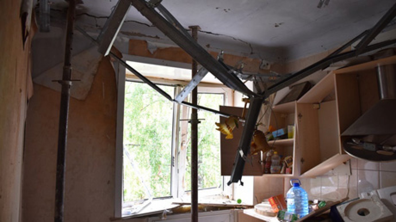 В пострадавшем от взрыва доме на Крупской поставили разгрузочные стойки