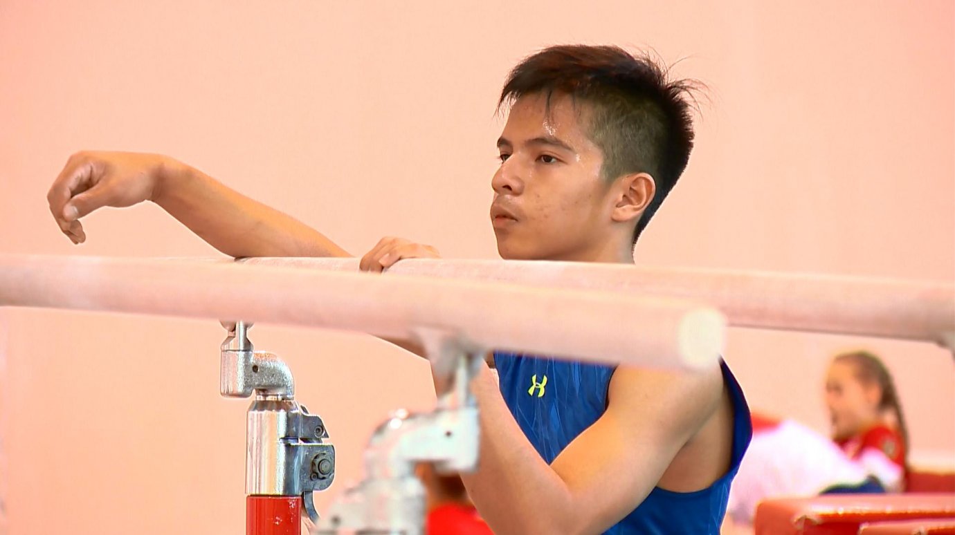 Во дворце спорта «Буртасы» тренируются гимнасты из Индонезии