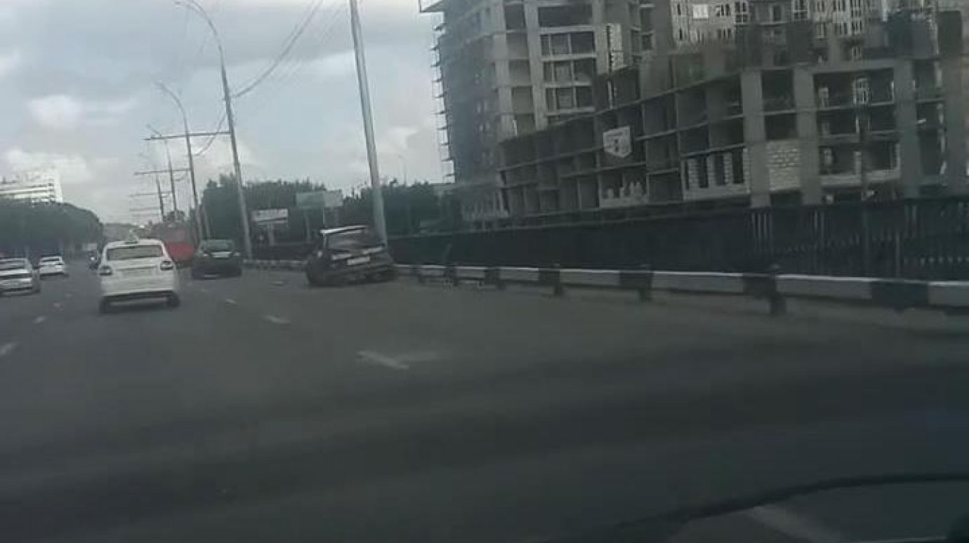 На пр. Победы в ДТП попали «Приора» с учебной машиной и автобусом
