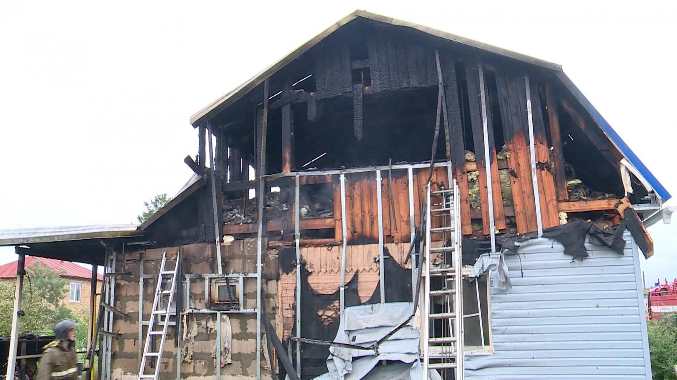 В Пензе молодая семья лишилась крыши над головой из-за пожара
