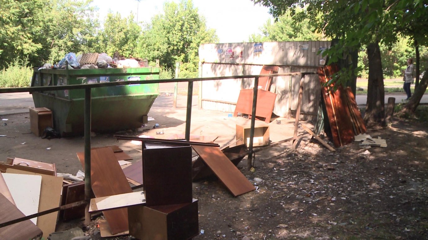 С контейнерной площадки на улице Ульяновской исчезло ограждение