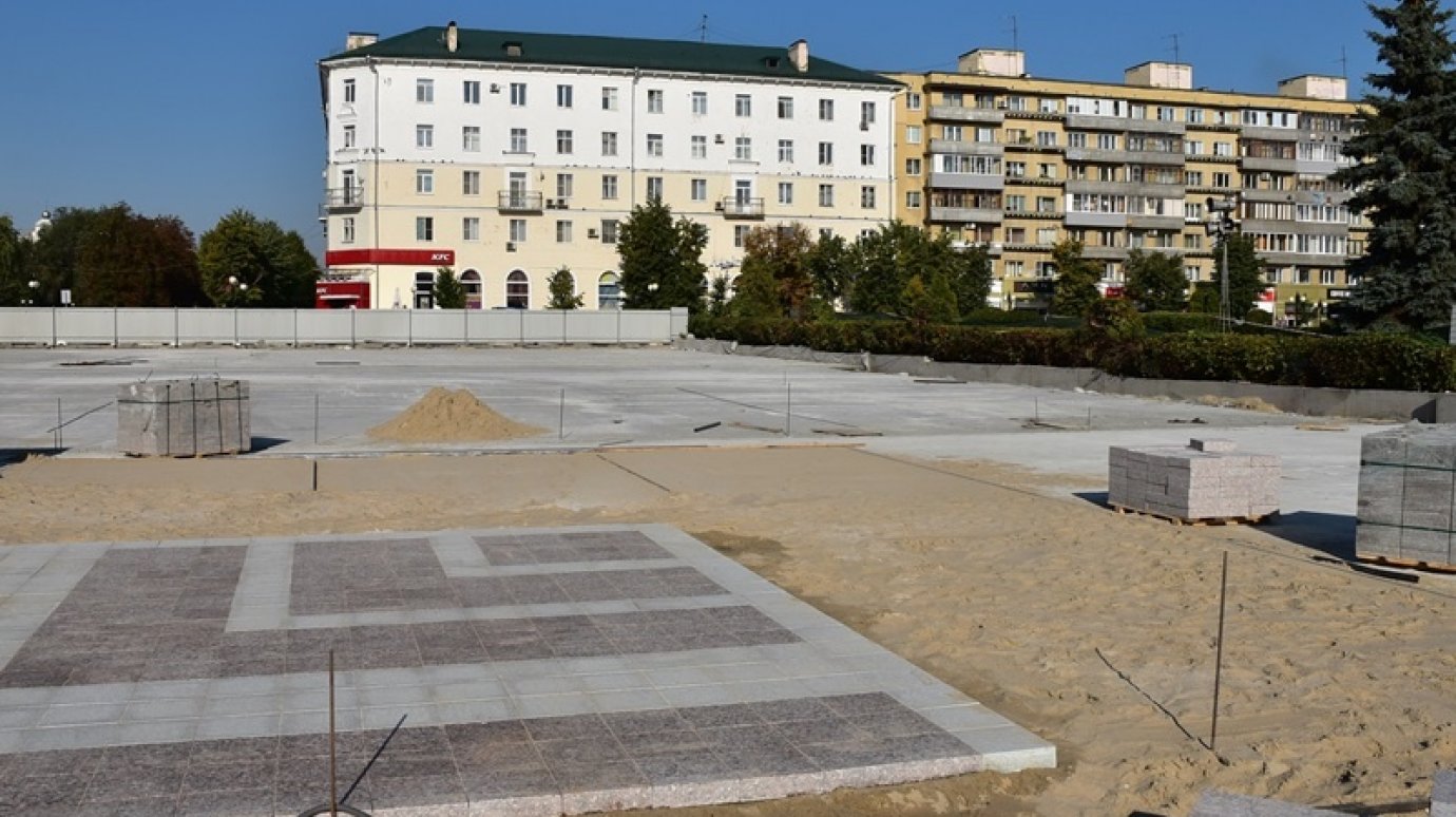 На площади Ленина в Пензе начали раскладывать гранитную плитку