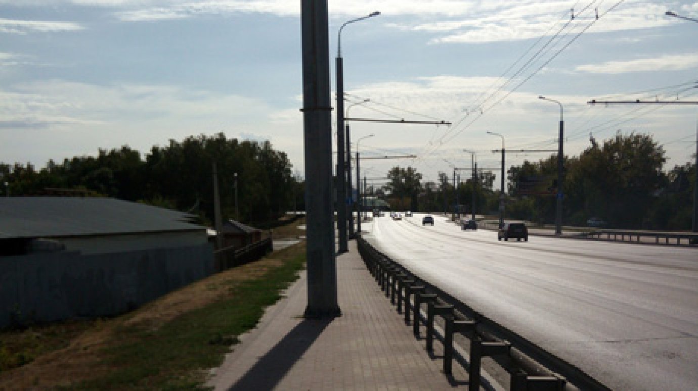 Тротуары в Терновке полны препятствий для пешеходов