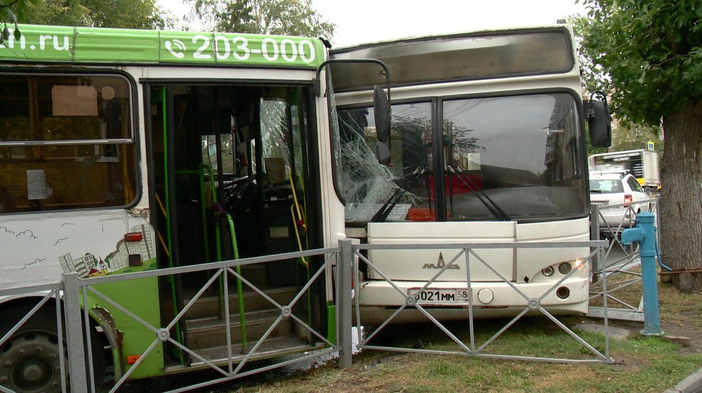 В ДТП с участием двух автобусов никто из пассажиров не пострадал