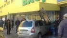 В Пензе водитель «Лады-Калины» врезался в здание ТЦ «Ритэйл»