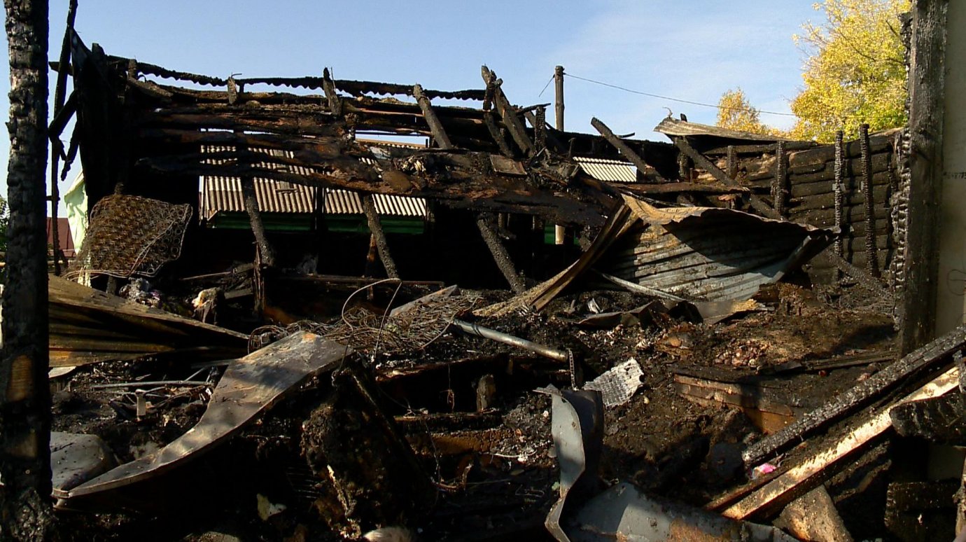 В Пензе пожар на улице Курской оставил многодетную семью без дома