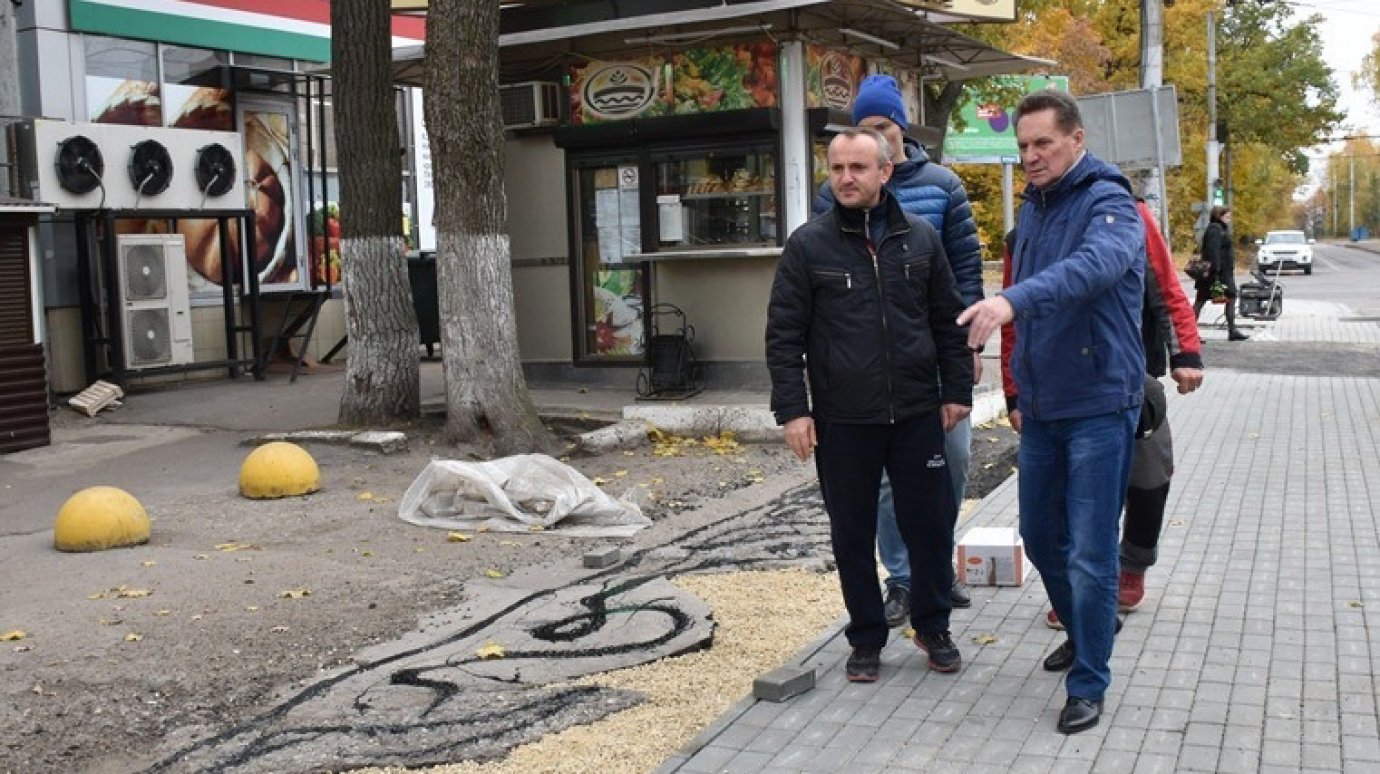 Мэр Пензы предложил отгородить парковку рядом с рынком на ул. Попова