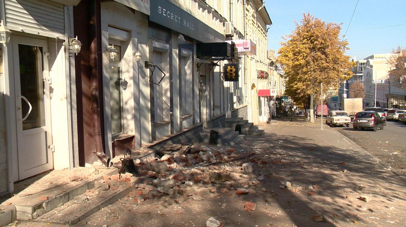На улице Московской в Пензе обрушилась стена дома