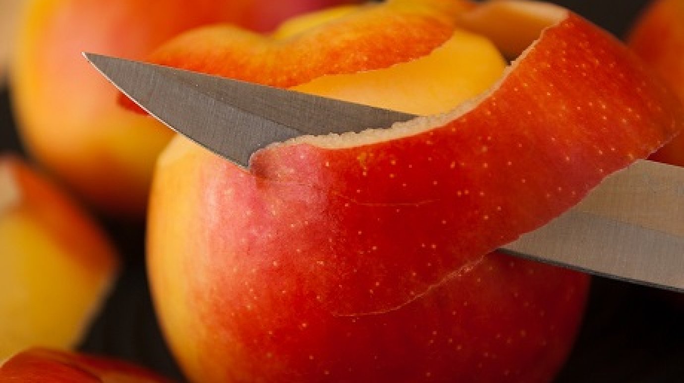 21 октября срежем ленточкой кожуру с яблока