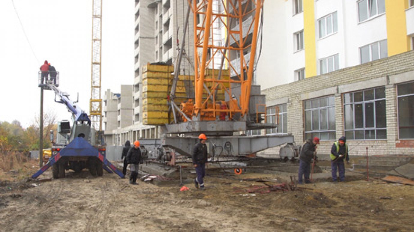 Десятки строителей «Термодома» работают на проблемных домах в Пензе