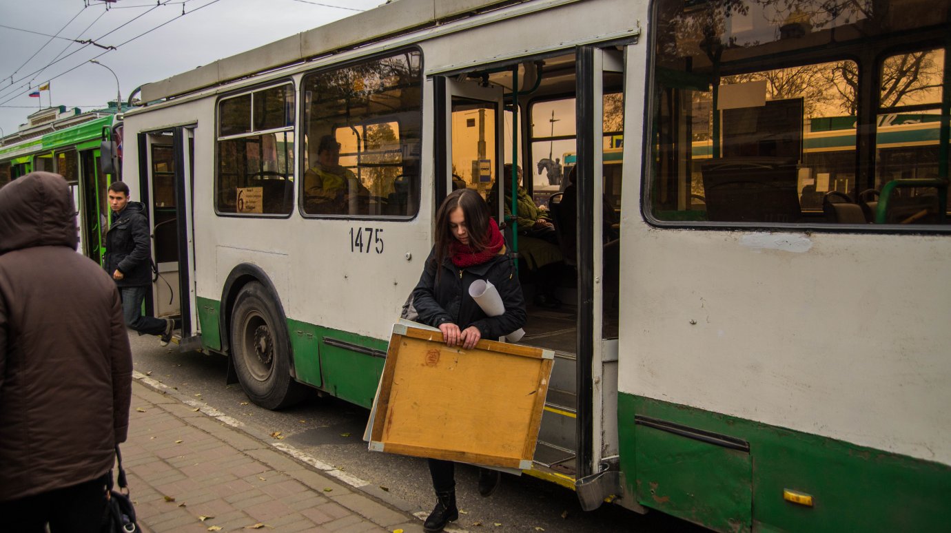 В Пензе общественный транспорт объезжает участок на улице Суворова