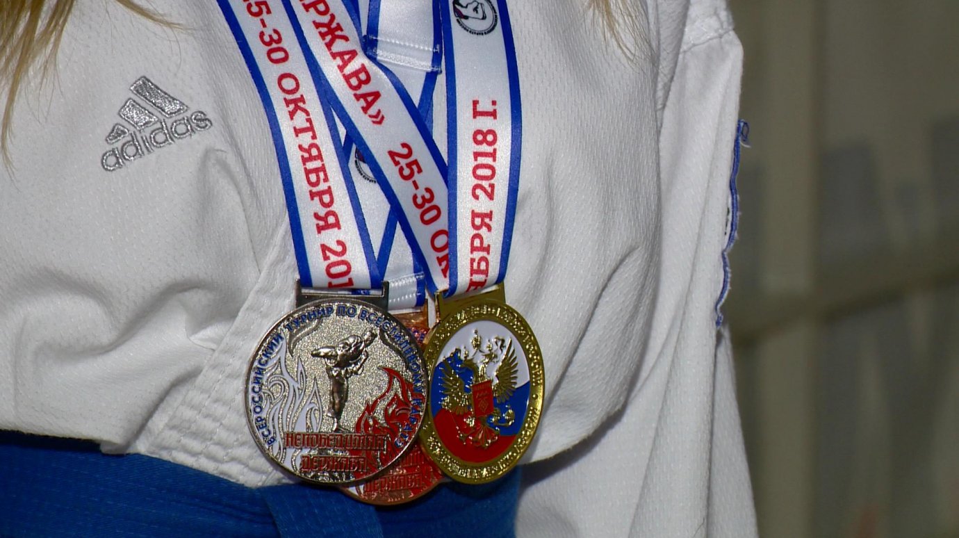 Пензенские каратисты привезли 26 медалей с турнира в Тольятти