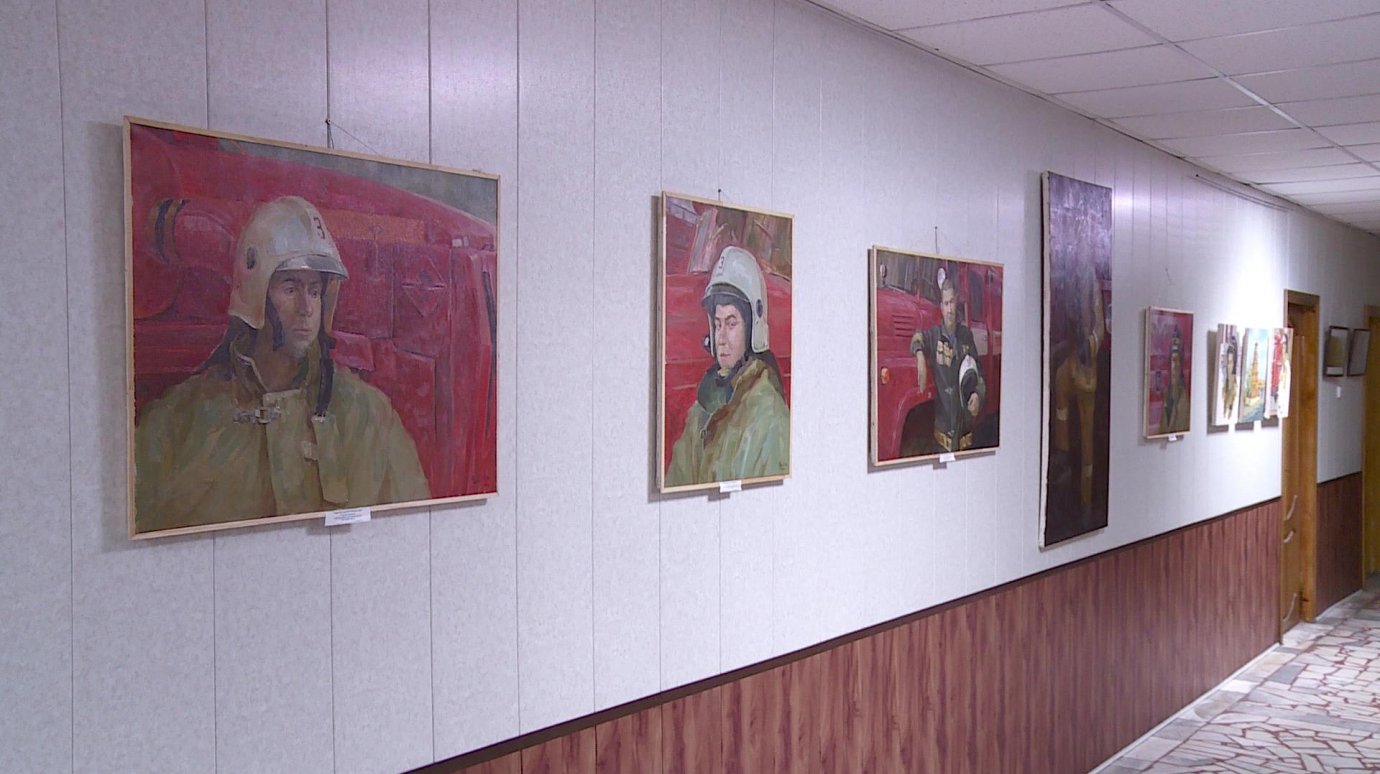 В областном управлении МЧС открылась выставка картин