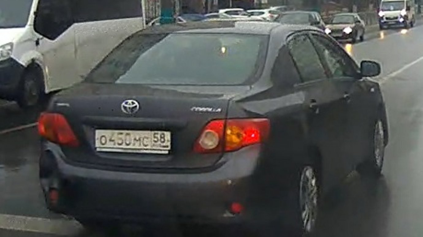Водитель Toyota пренебрег знаком на перекрестке Чкалова и Калинина