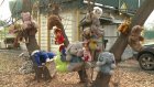 На улице Чаадаева женщина устроила игрушечный зоопарк на деревьях