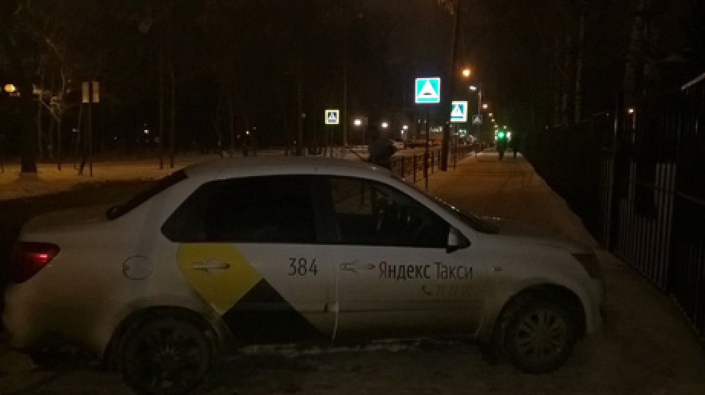 Пензенца возмутил таксист, припарковавшийся у гимназии № 53
