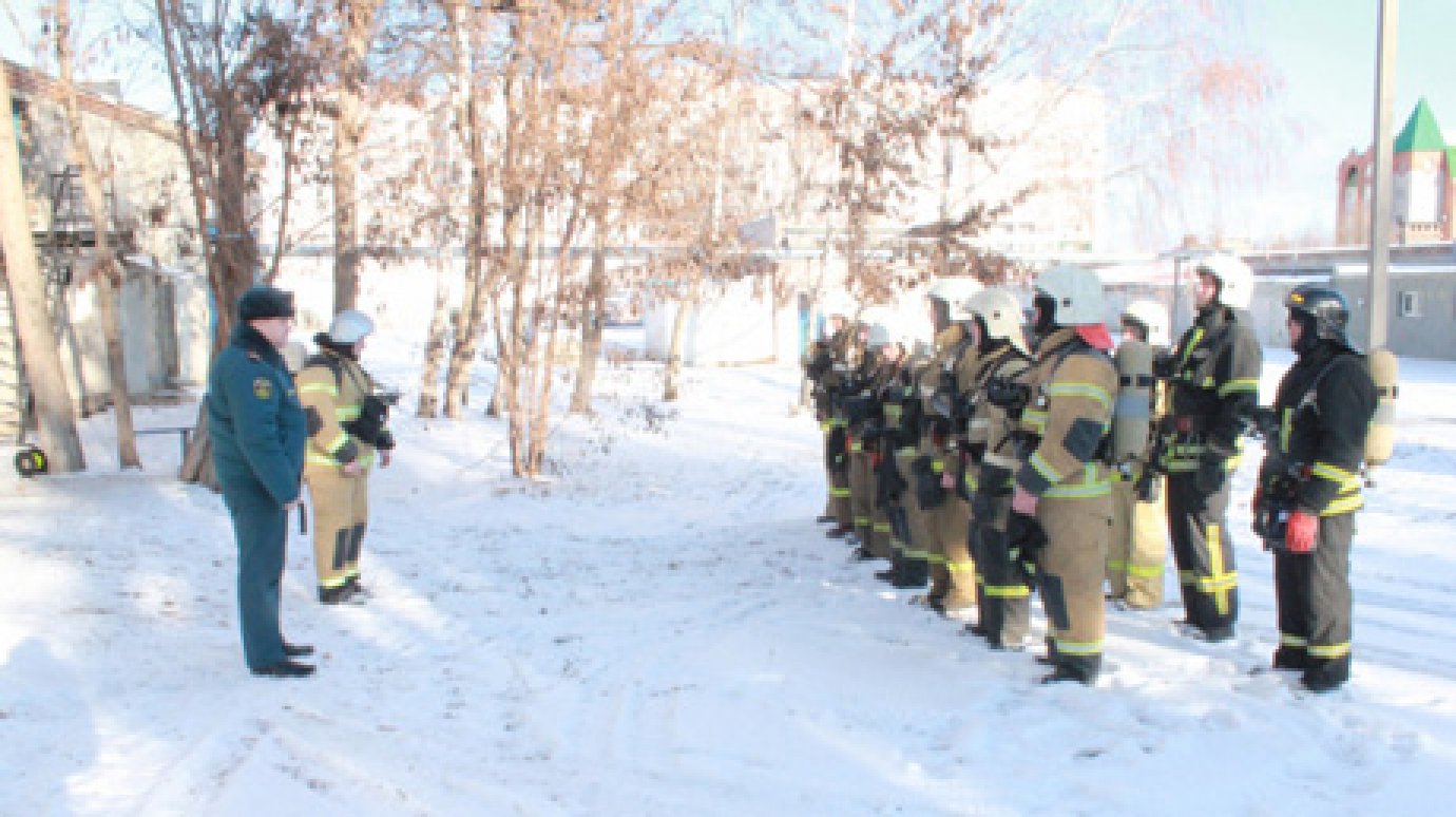 В Пензе 25 пожарных испытали себя в непригодной для дыхания среде