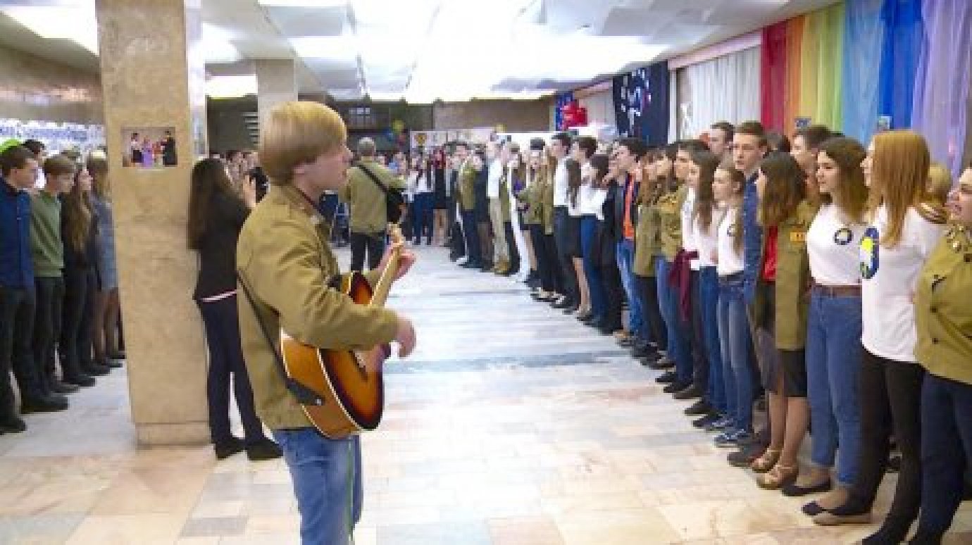 В Пензе активисты студенческих отрядов споют любимые песни