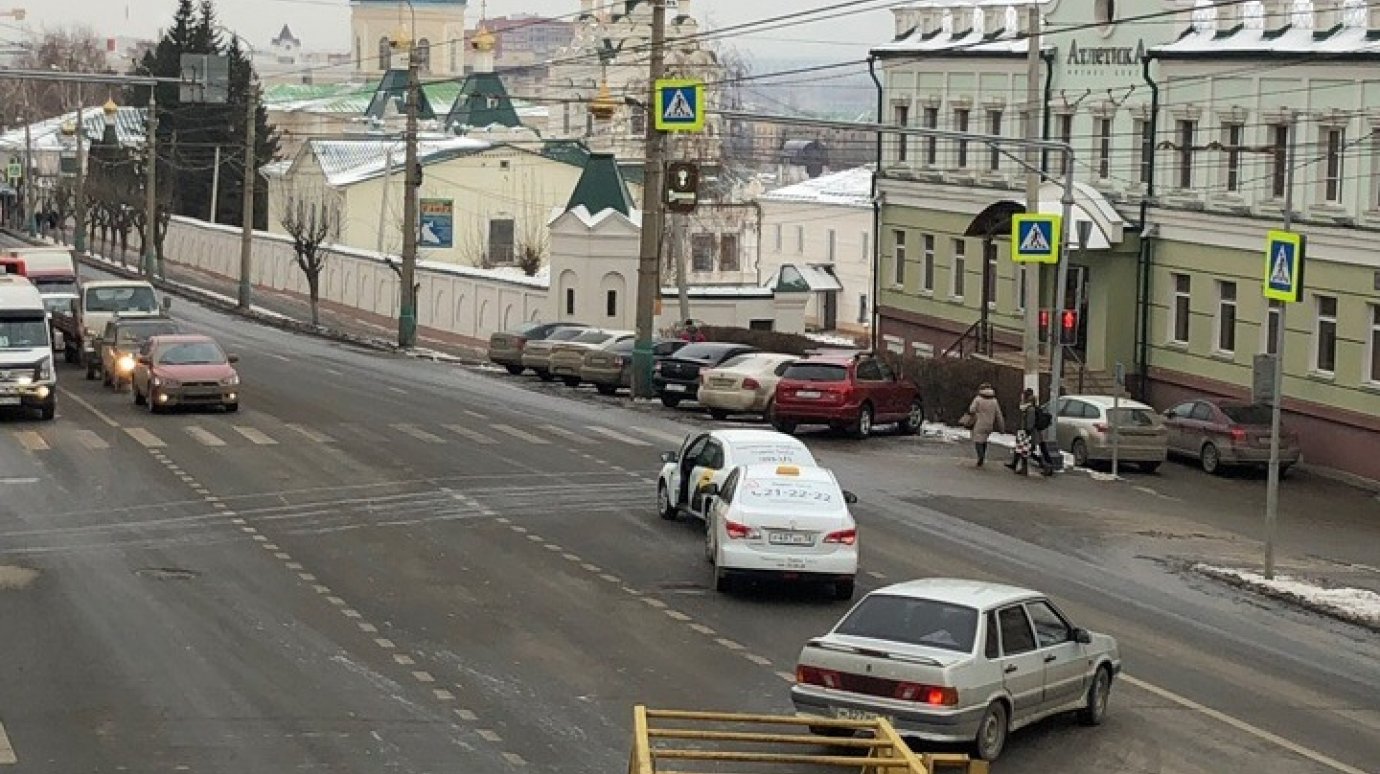 На улице Кирова в Пензе столкнулись два автомобиля «Яндекс.Такси»