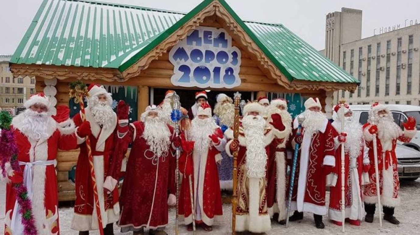 15 декабря на площади Ленина заработает домик Деда Мороза