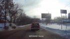 В Сеть попало видео с влетающей в дерево машиной на Ново-Тамбовской