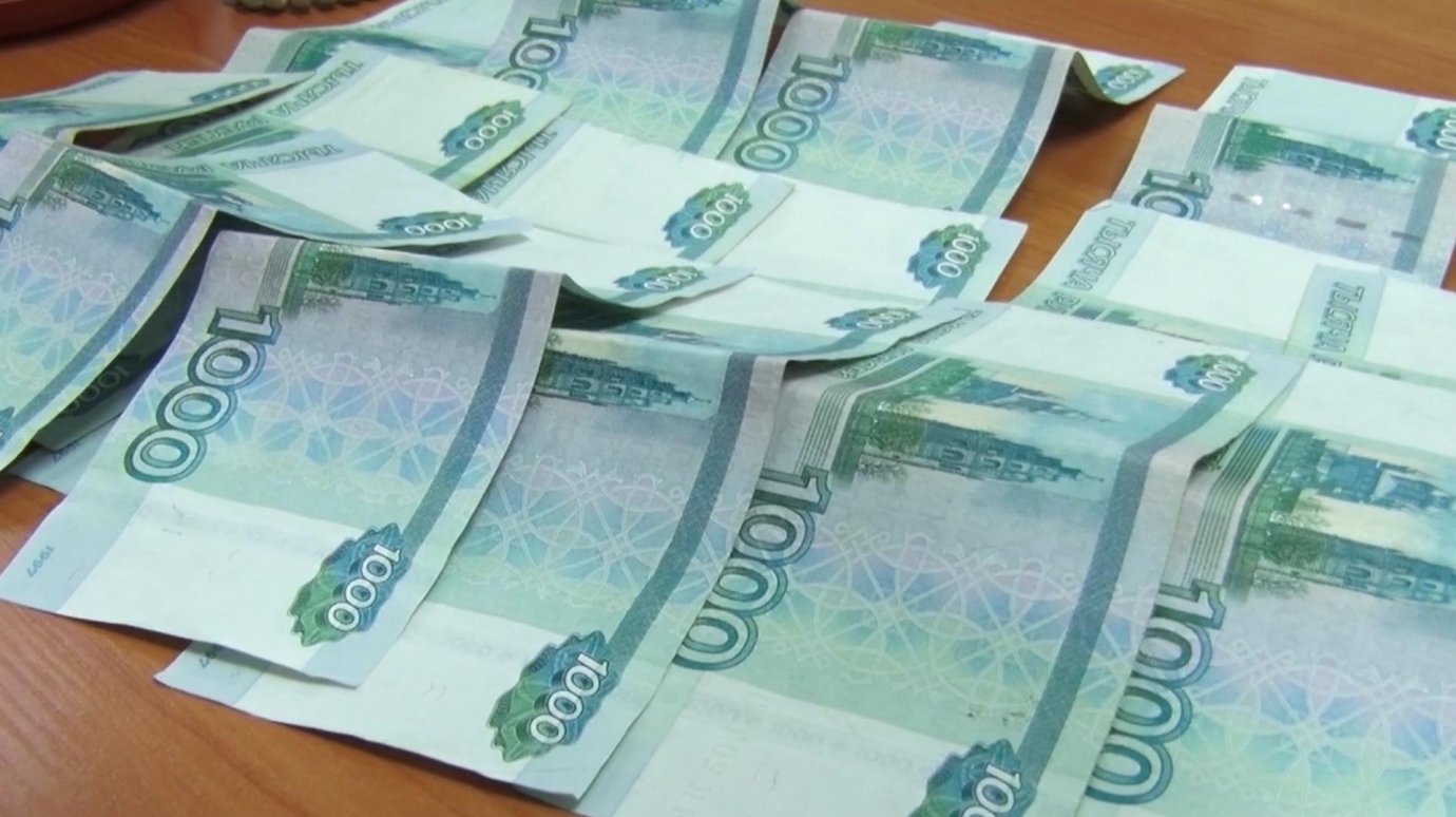 В Пензе на рынке у пенсионерки украли 13 000 рублей