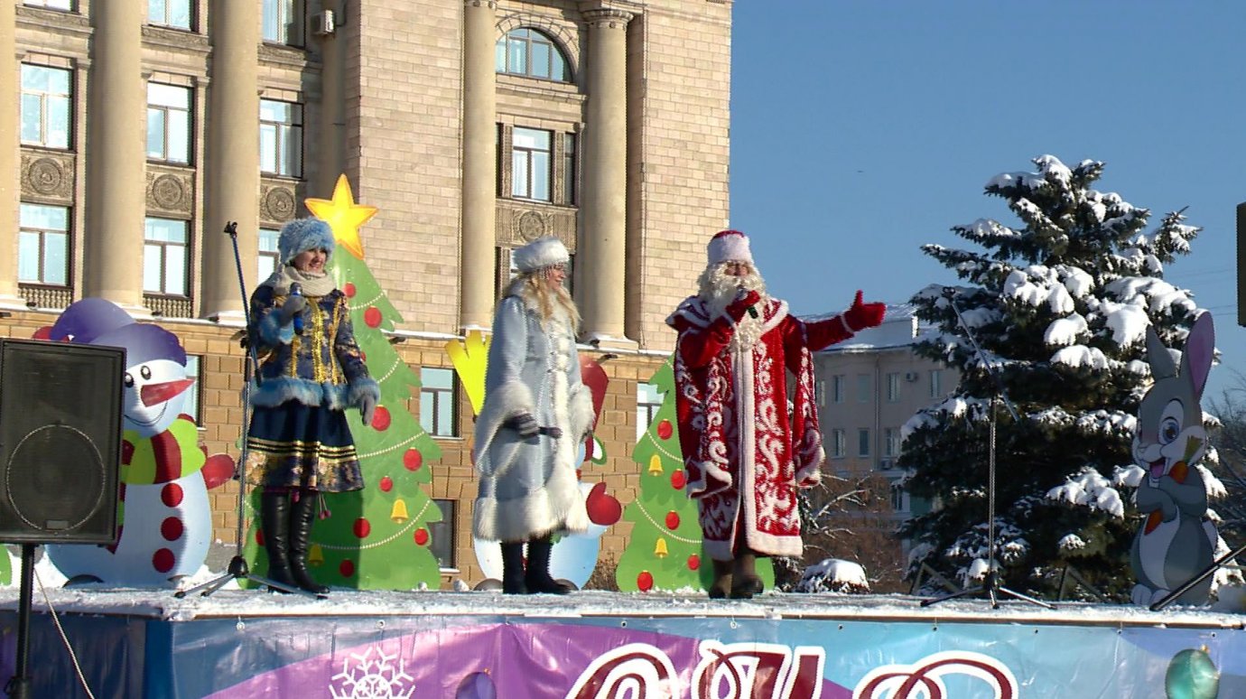 В честь Рождества Христова на площади Ленина устроили концерт