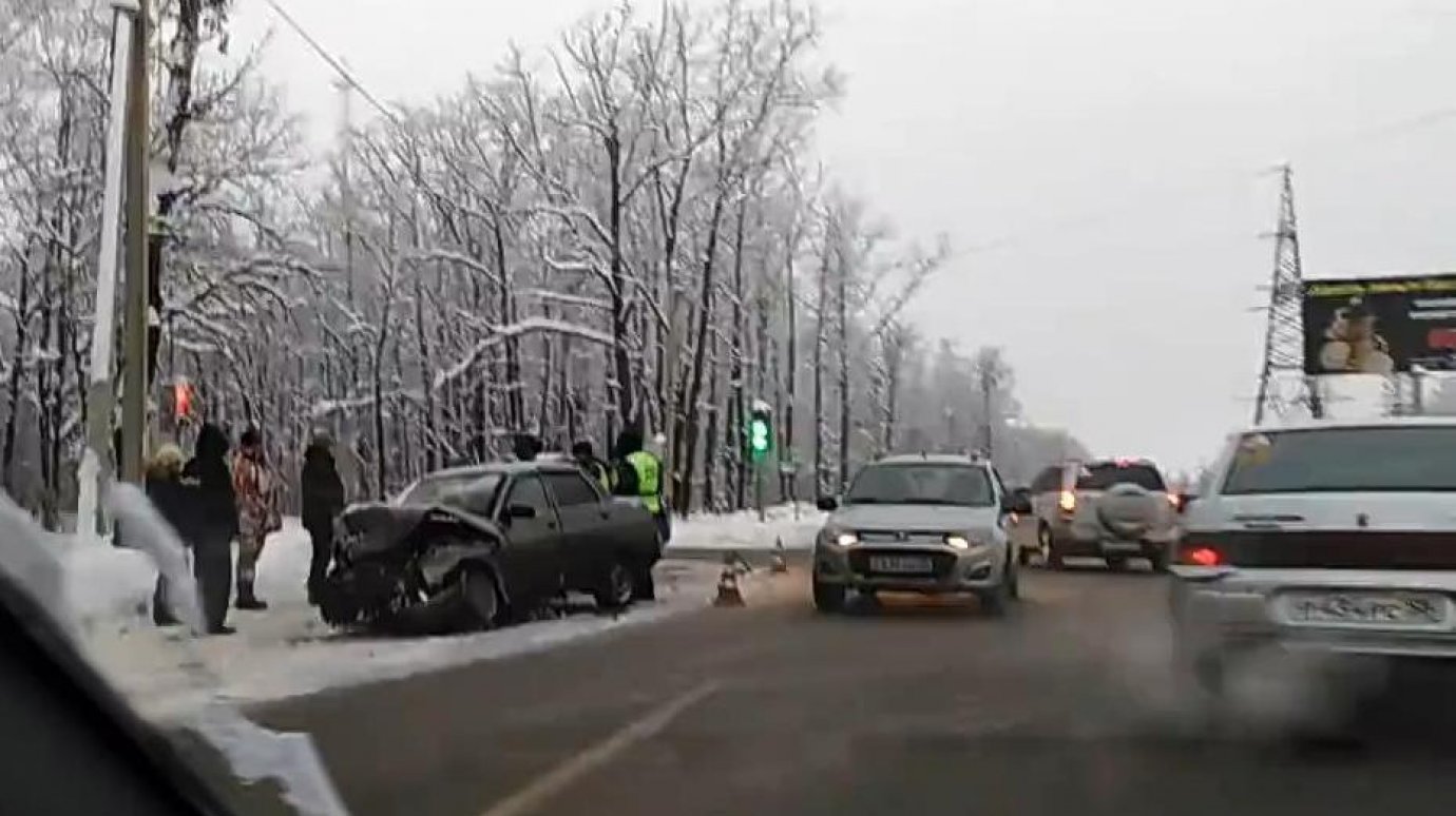 На улице Карпинского водитель ВАЗа пострадал в ДТП с Chery