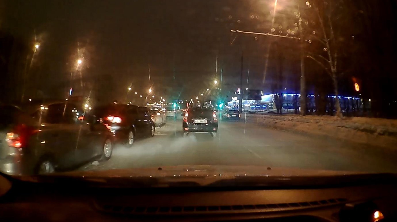 На проспекте Строителей случилось ДТП-«паровозик» с тремя авто