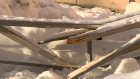 На ул. Клары Цеткин при уборке снега с крыш пострадали лавочки