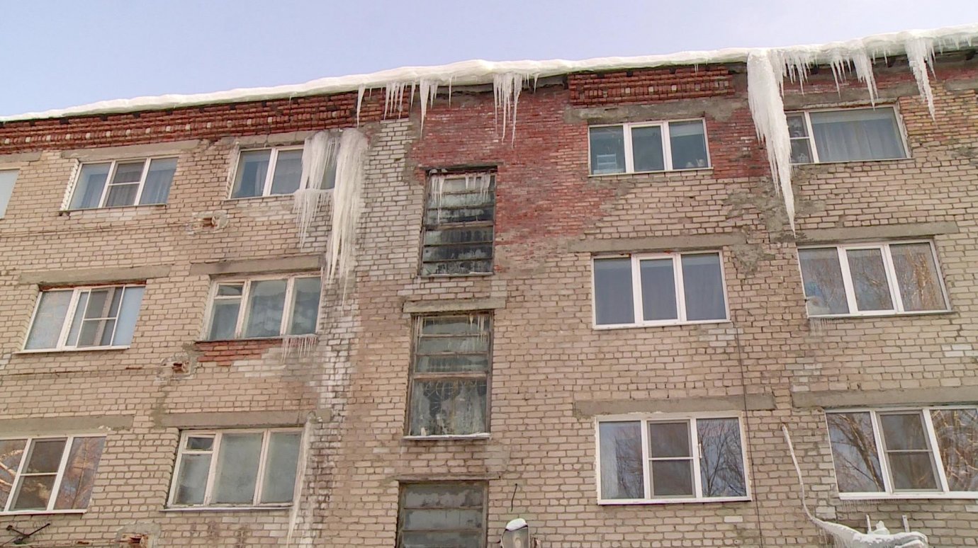 Жители дома № 39 на улице Ударной боятся разрушения здания