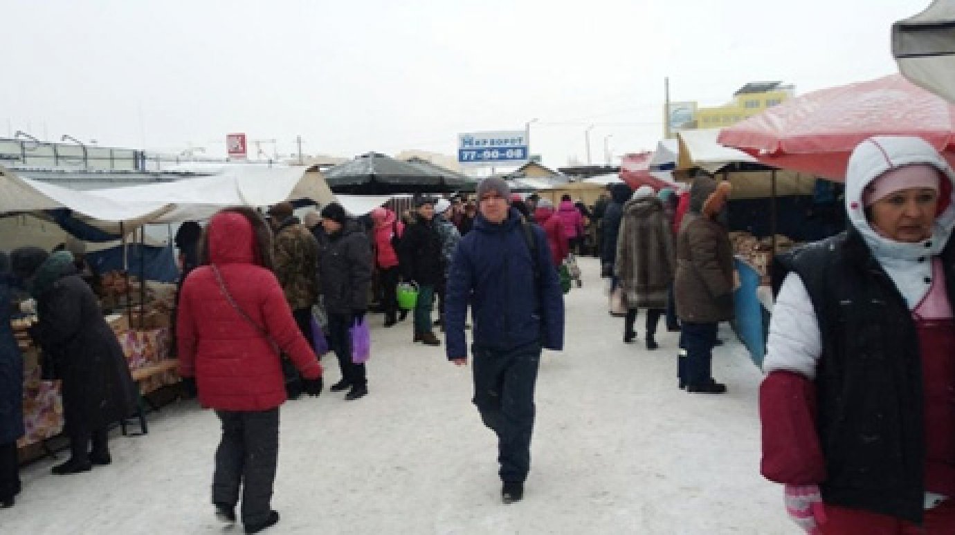 Мэр Пензы изучил цены на продукты на ярмарке в Терновке