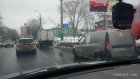 На улице Захарова в Пензе грузовик врезался в ограждение