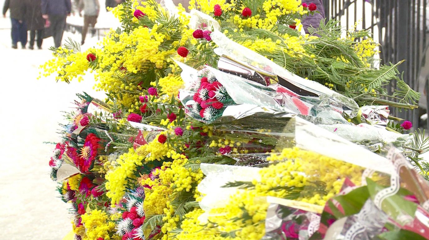 В Пензе начали продавать цветы к Женскому дню