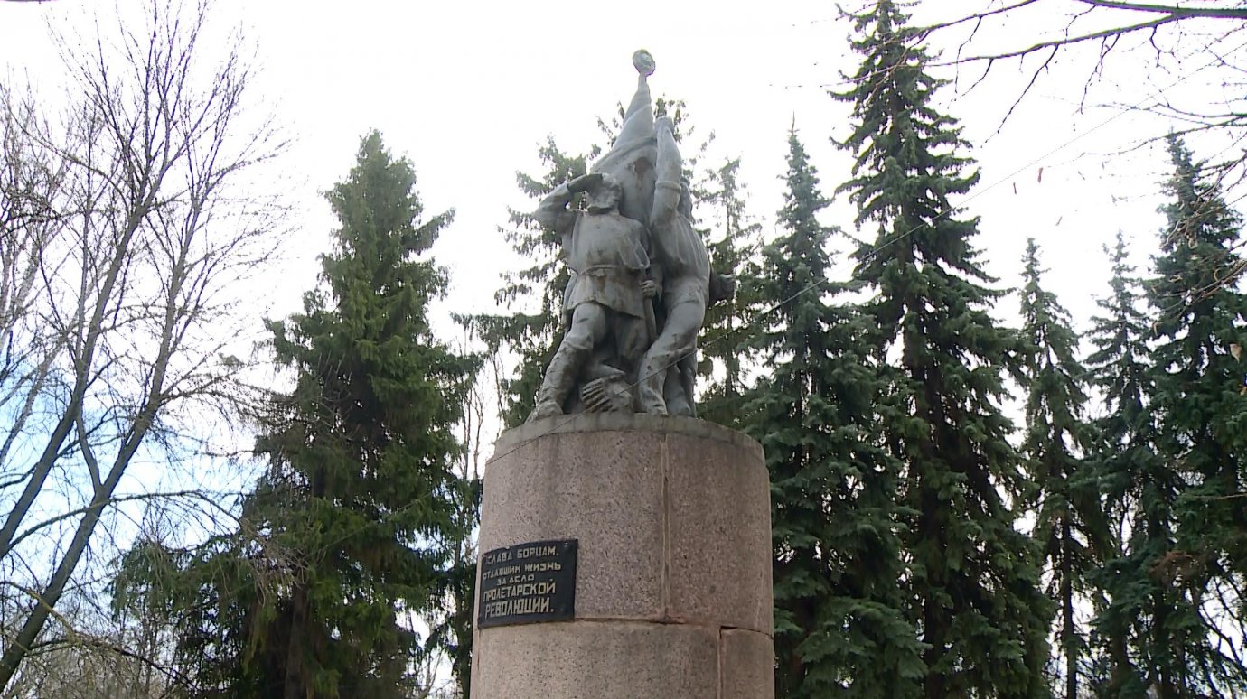 В Пензе памятник Борцам революции включили в соборный комплекс