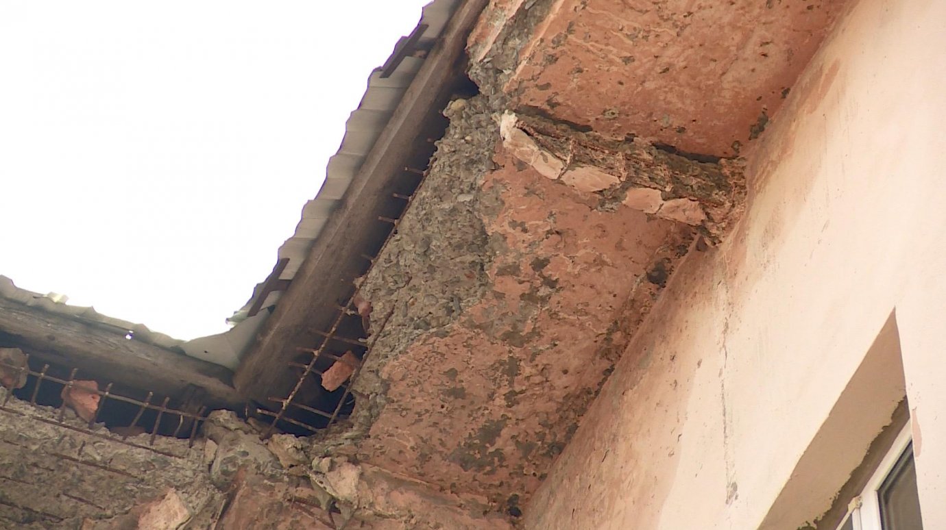 Над домом на Володарского, 69, нависла угроза обрушения из-за воды