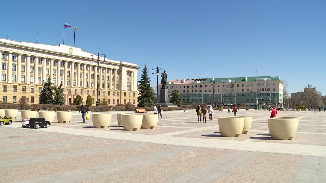 В Пензе подрядчик по гарантии устраняет дефекты на площади Ленина