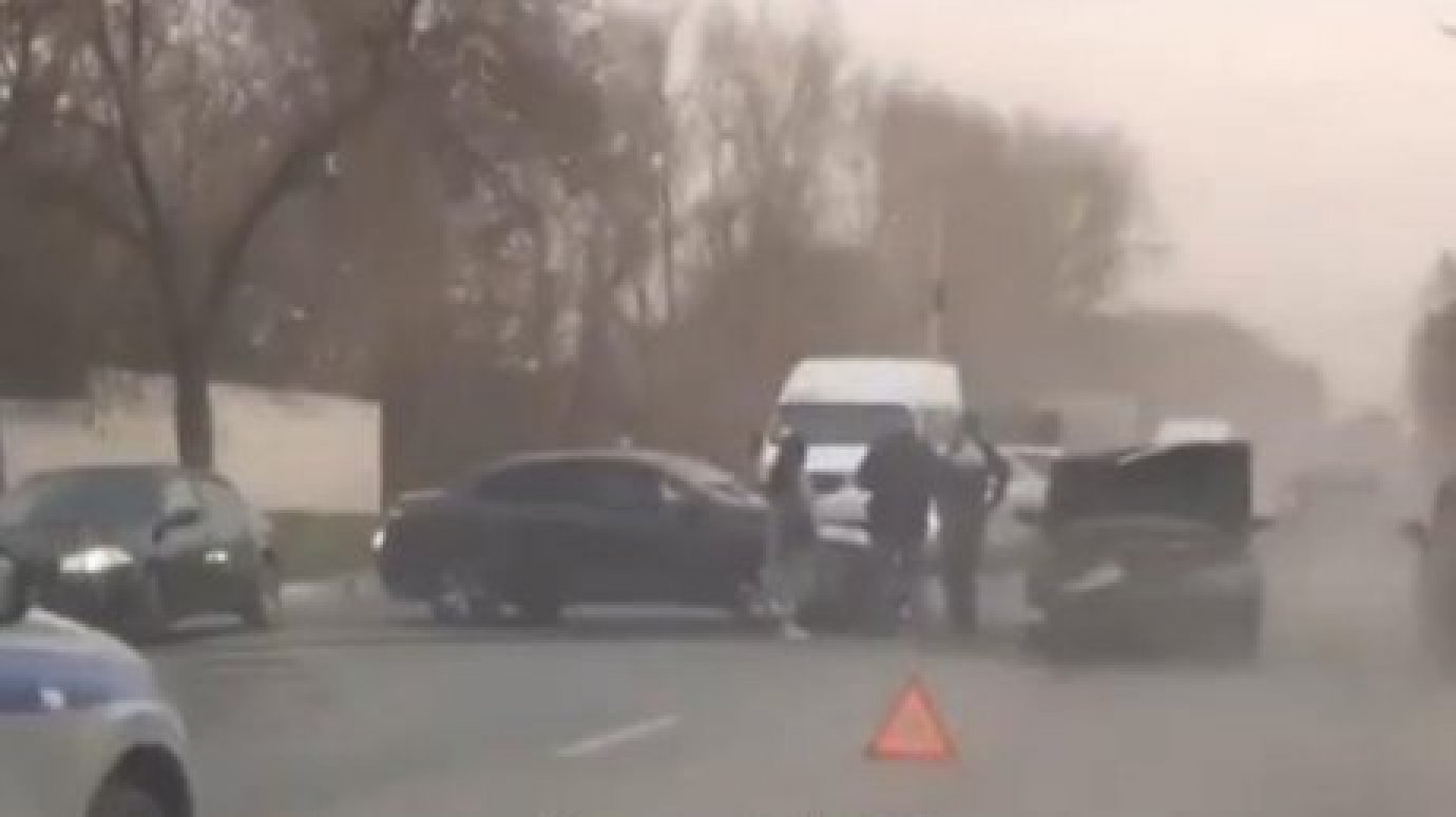 В ДТП у мясокомбината на Аустрина пострадала пассажирка Renault