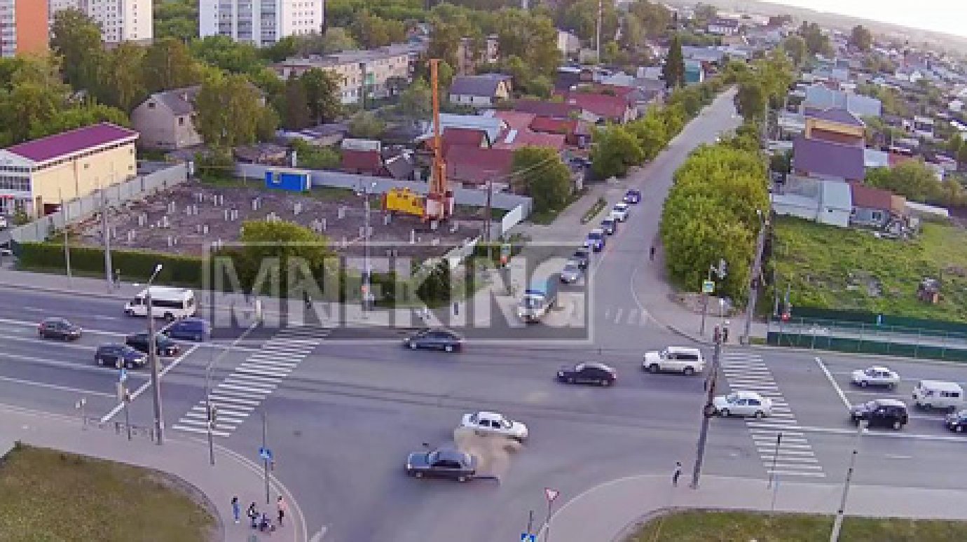 Пензенцы обсуждают видеозапись ДТП на перекрестке в Терновке