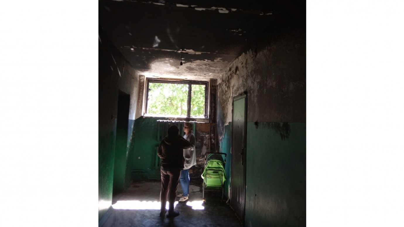 В Спасске жители горящей многоэтажки выбирались через чердак